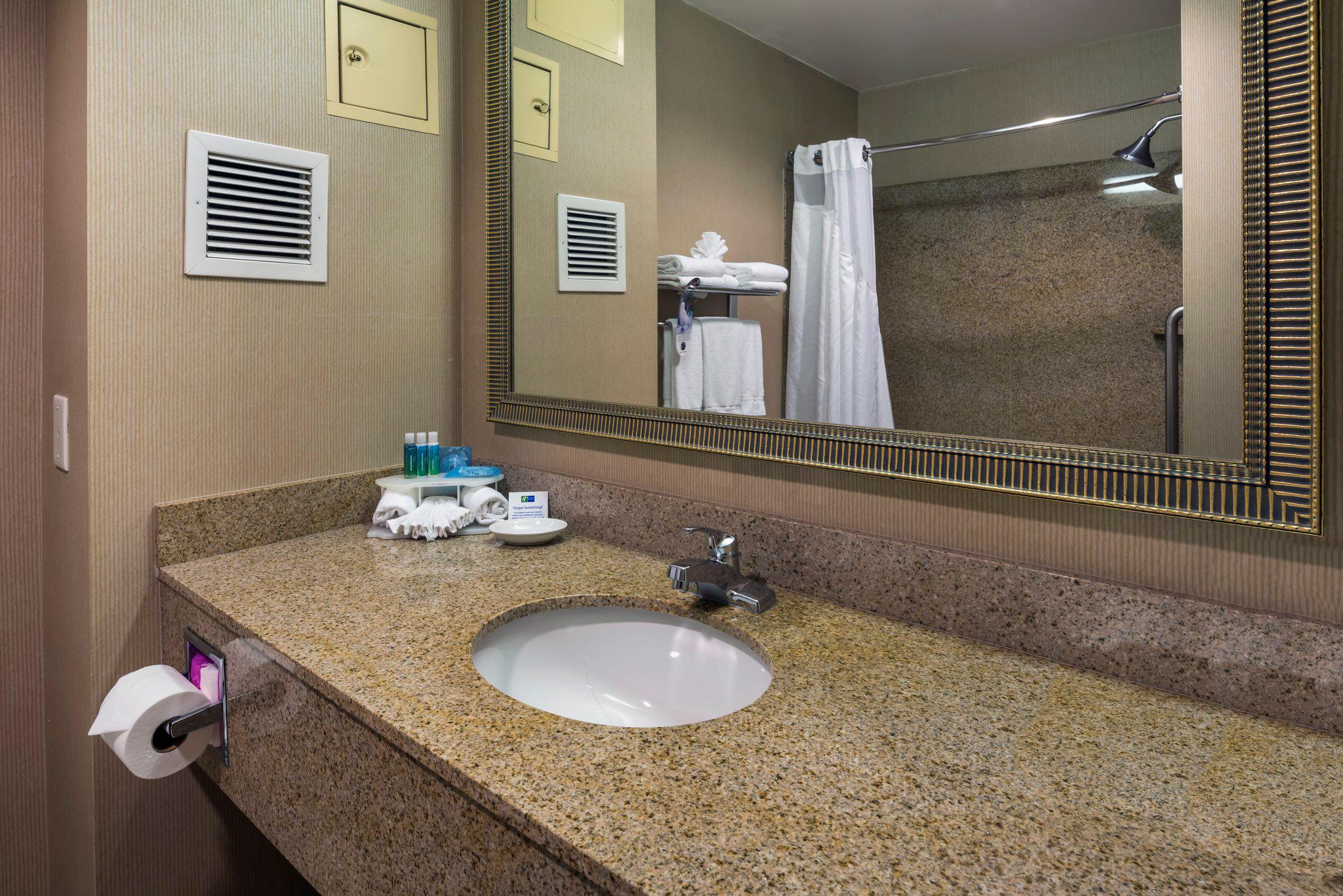 Holiday Inn Express & Suites Livermore Photo