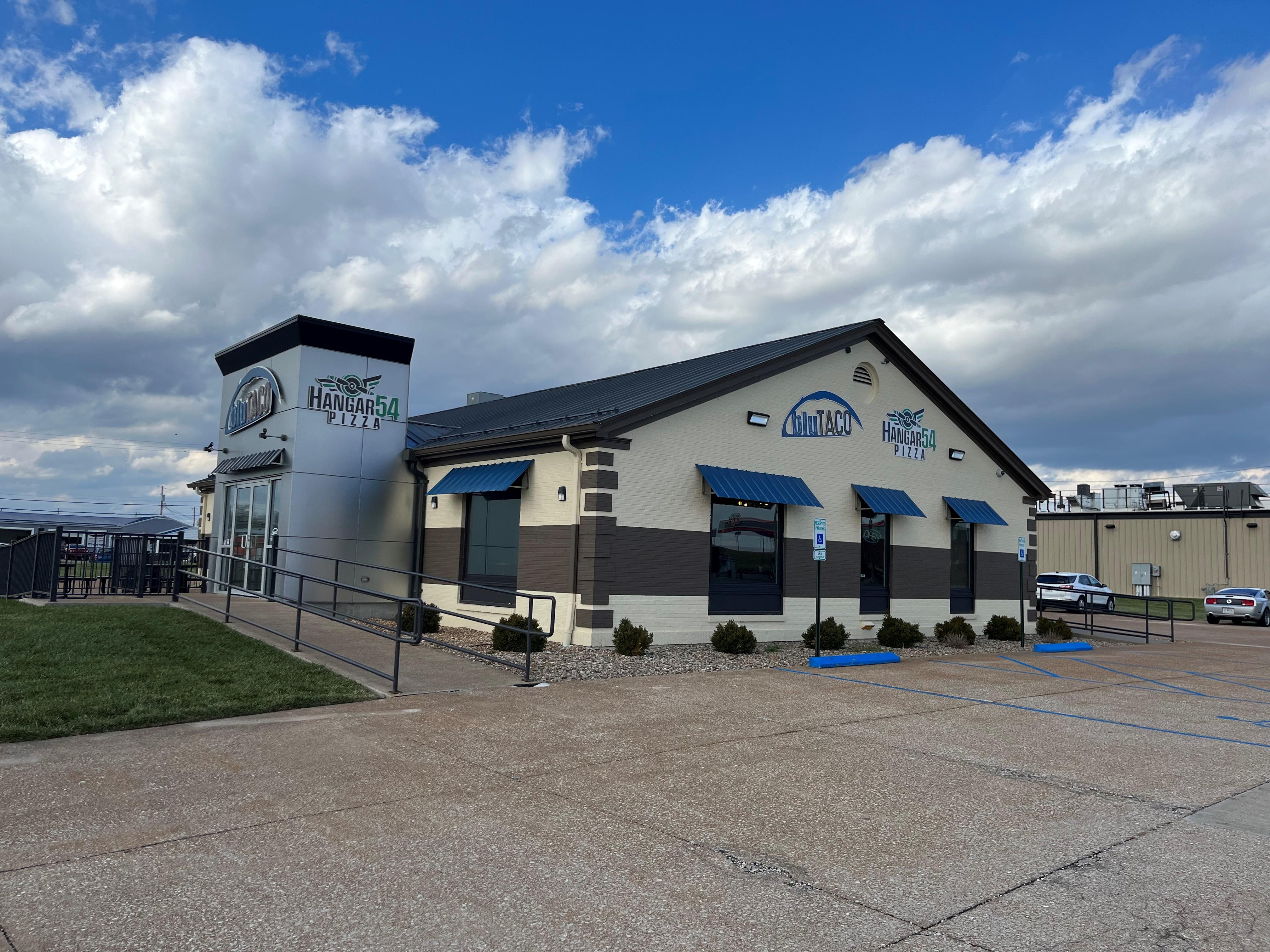 Hangar 54 Pizza Image