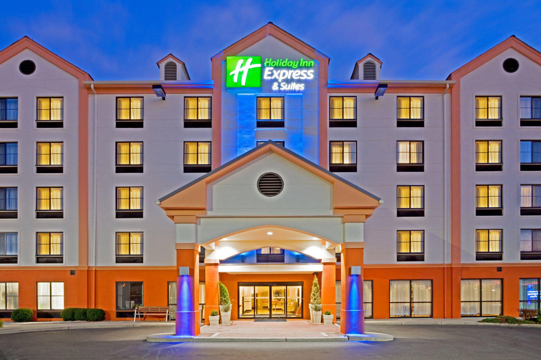 Holiday Inn Express & Suites Meadowlands Area Photo