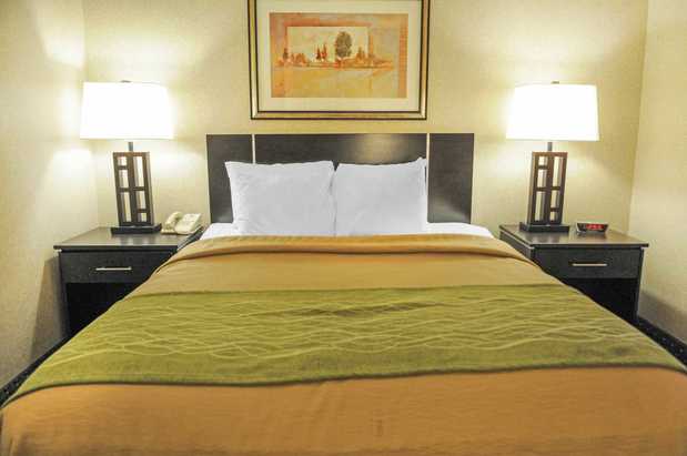 Images Comfort Inn & Suites Alameda at Albuquerque Balloon Fiesta Park