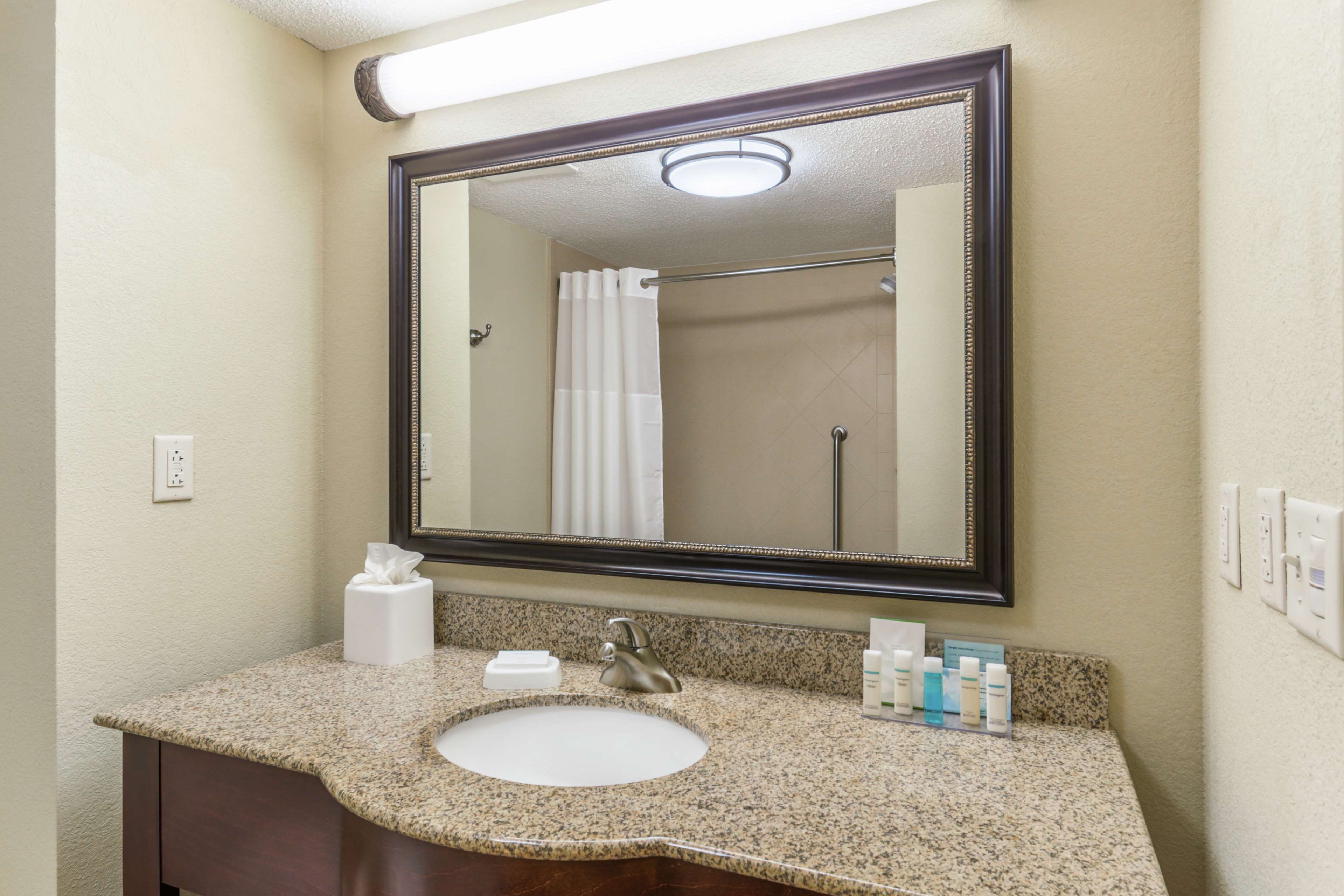 Guest room bath
