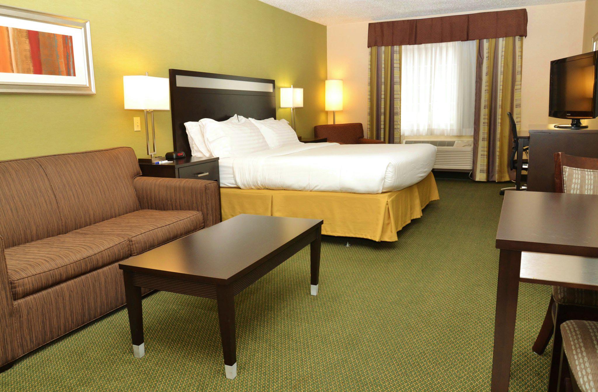 Holiday Inn Express & Suites Center Township Photo