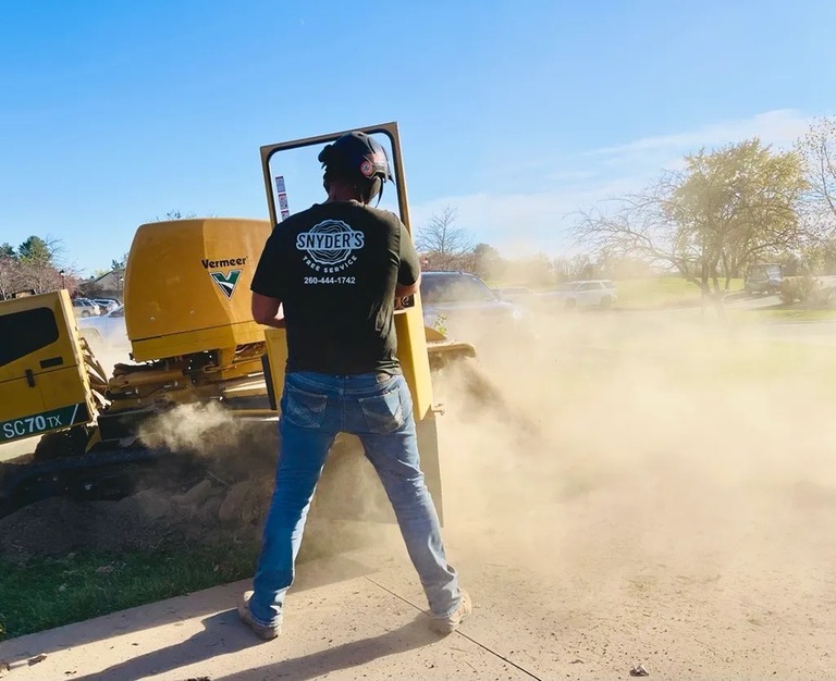 Snyder's Tree Service Image