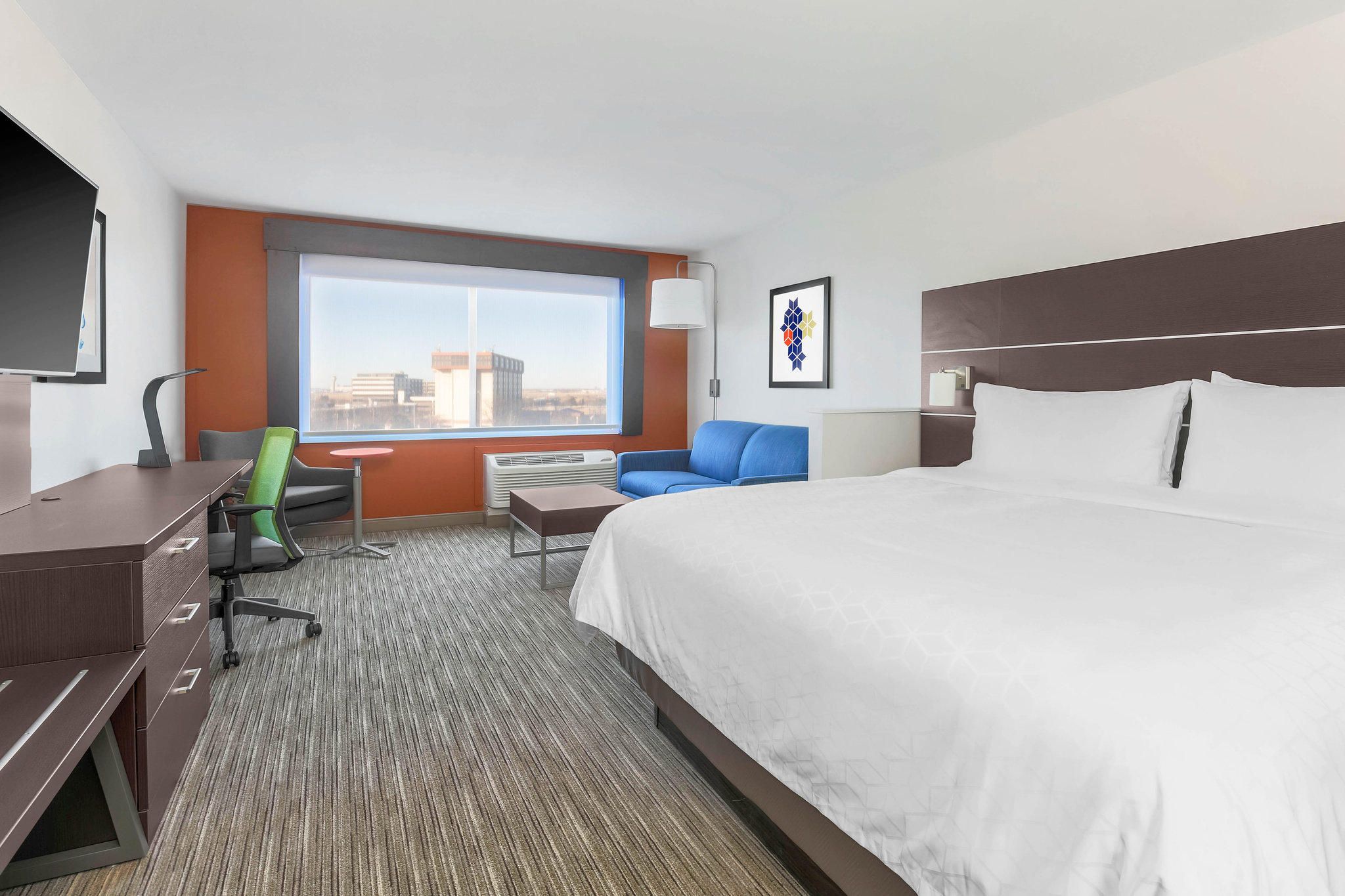 Holiday Inn Express & Suites Chicago O'Hare Airport Photo