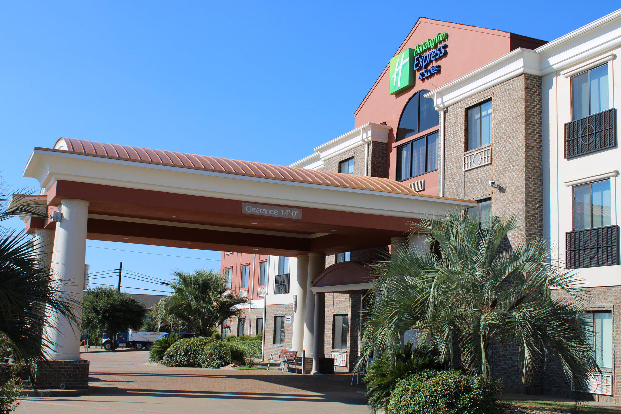 Holiday Inn Express & Suites Fairfield-North Photo