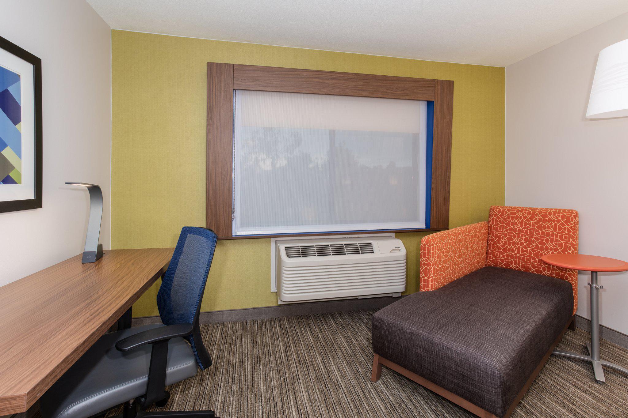 Holiday Inn Express & Suites Phoenix Tempe - University Photo