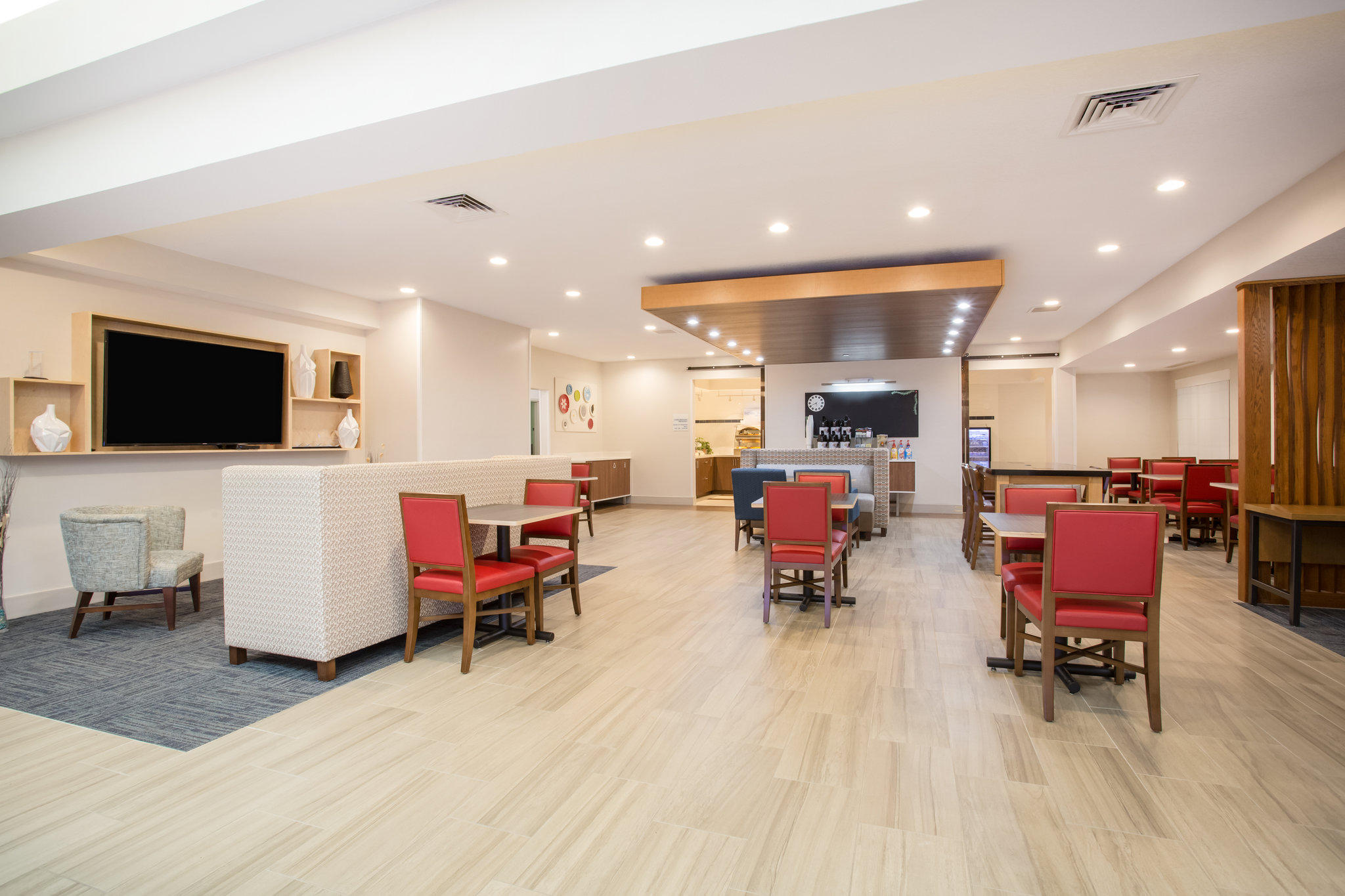 Holiday Inn Express & Suites Ft. Collins by IHG Image