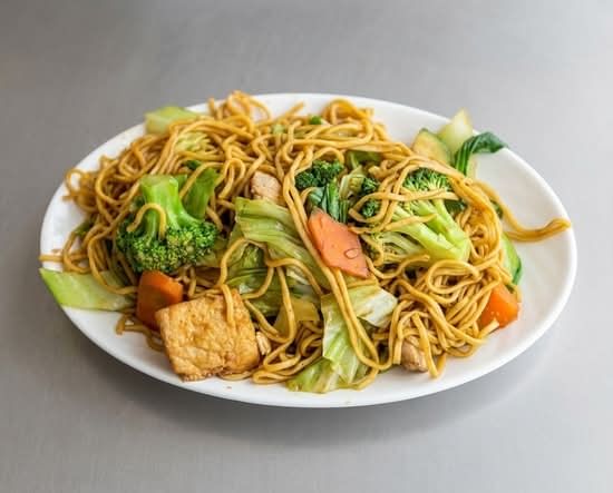 N20. Stir-Fried Vegetable Chow Mein