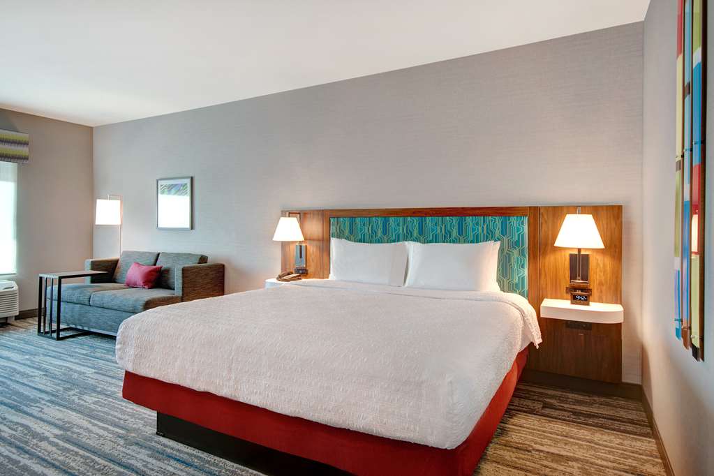 Hampton Inn & Suites Ontario Rancho Cucamonga Image