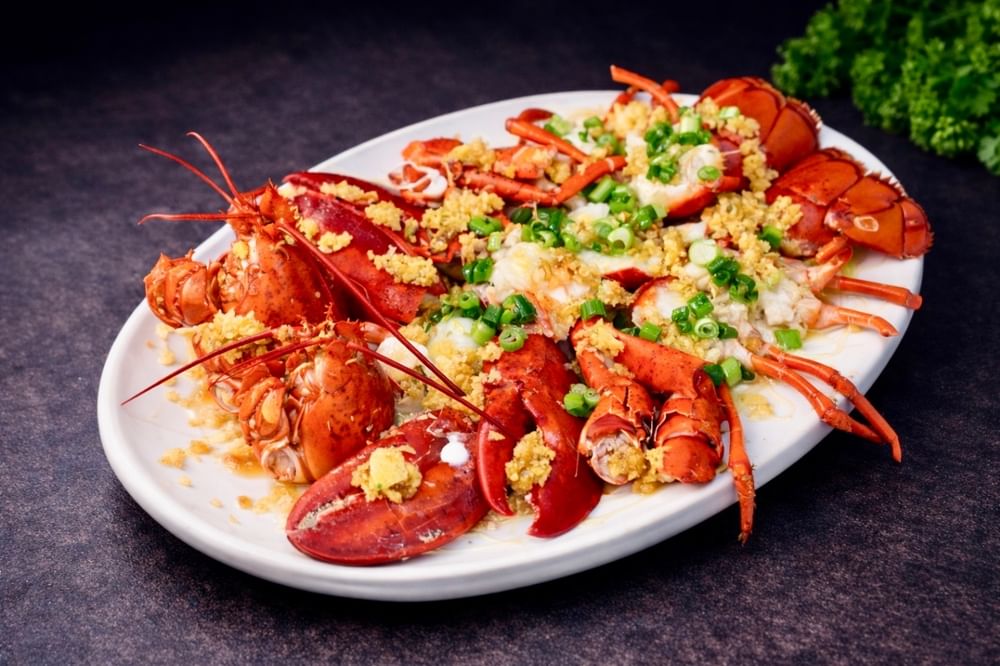 Steamed Double Lobster with Garlic