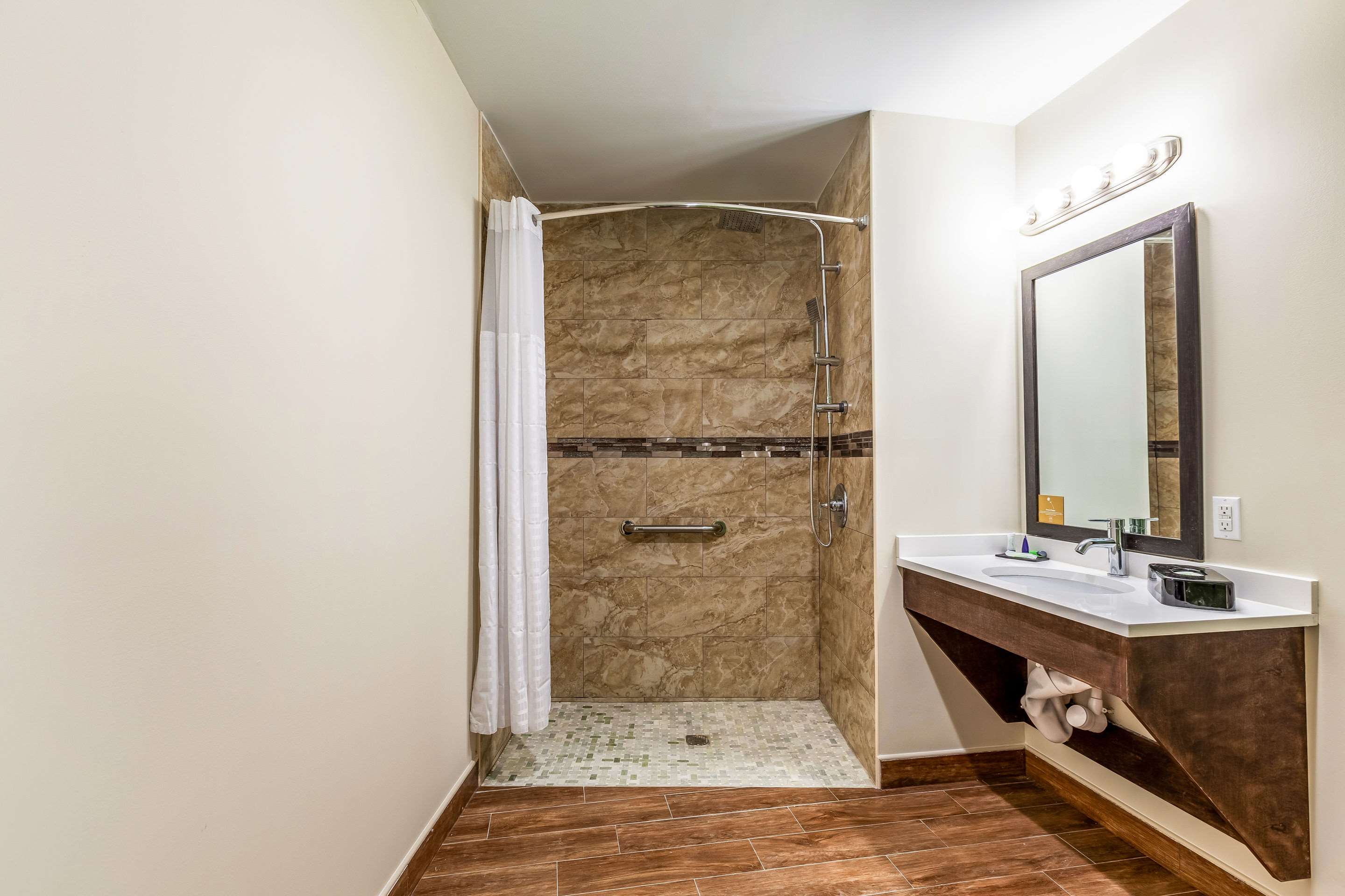 Sleep Inn & Suites Near Jfk Air Train Photo