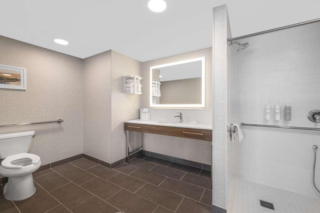 Hampton Inn & Suites Bakersfield Central Image