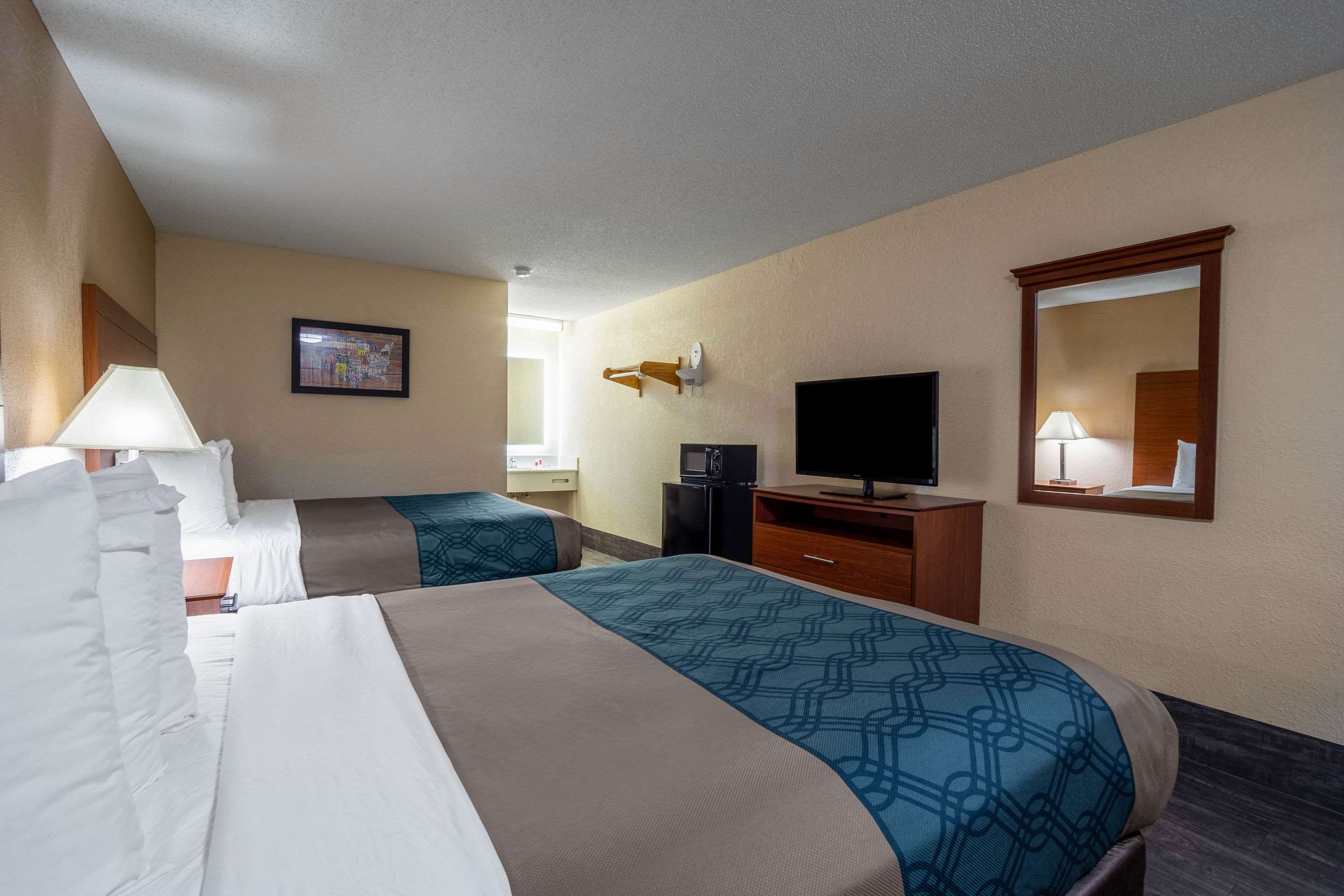 Econo Lodge Inn & Suites Photo