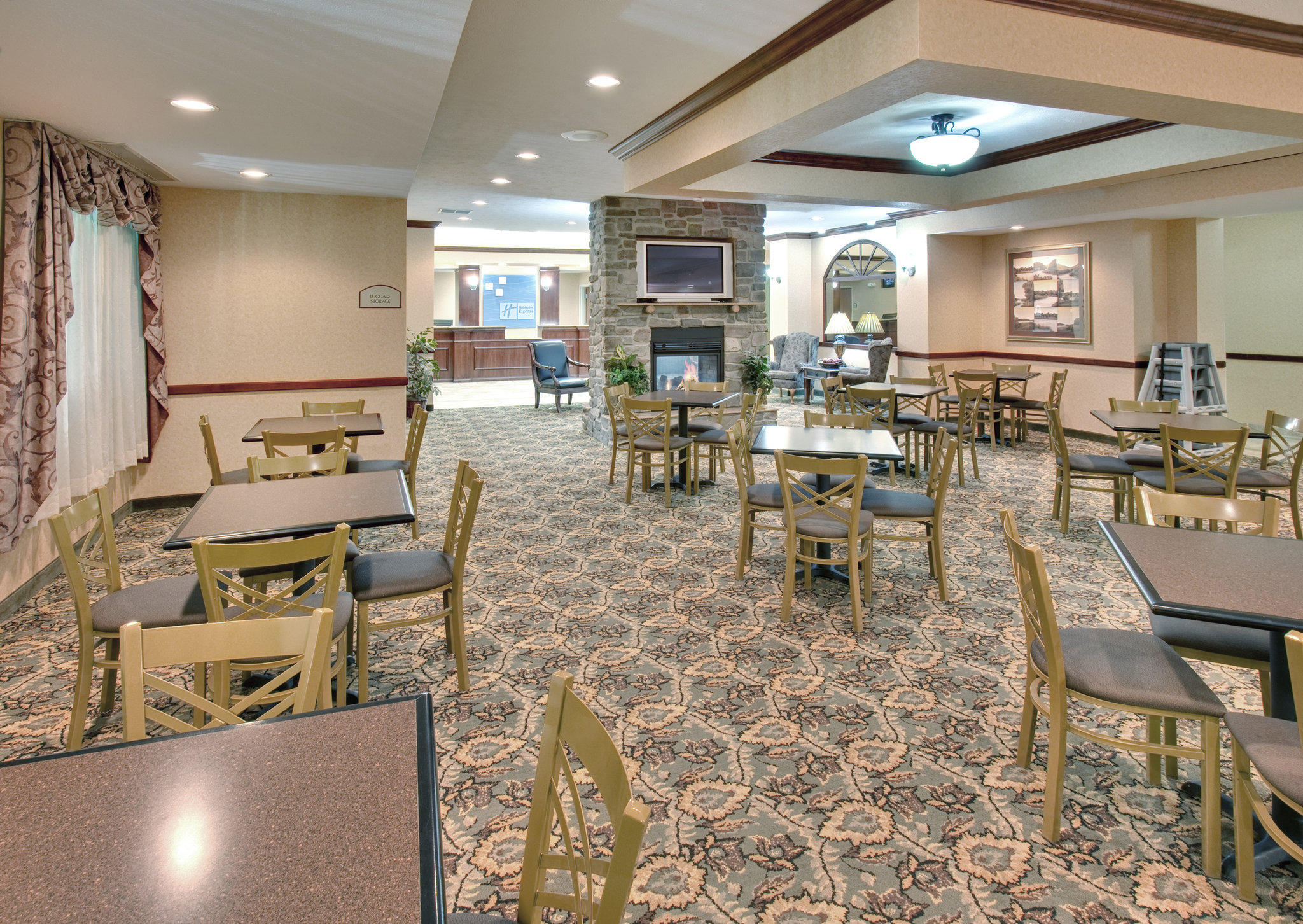 Holiday Inn Express & Suites Bismarck Photo