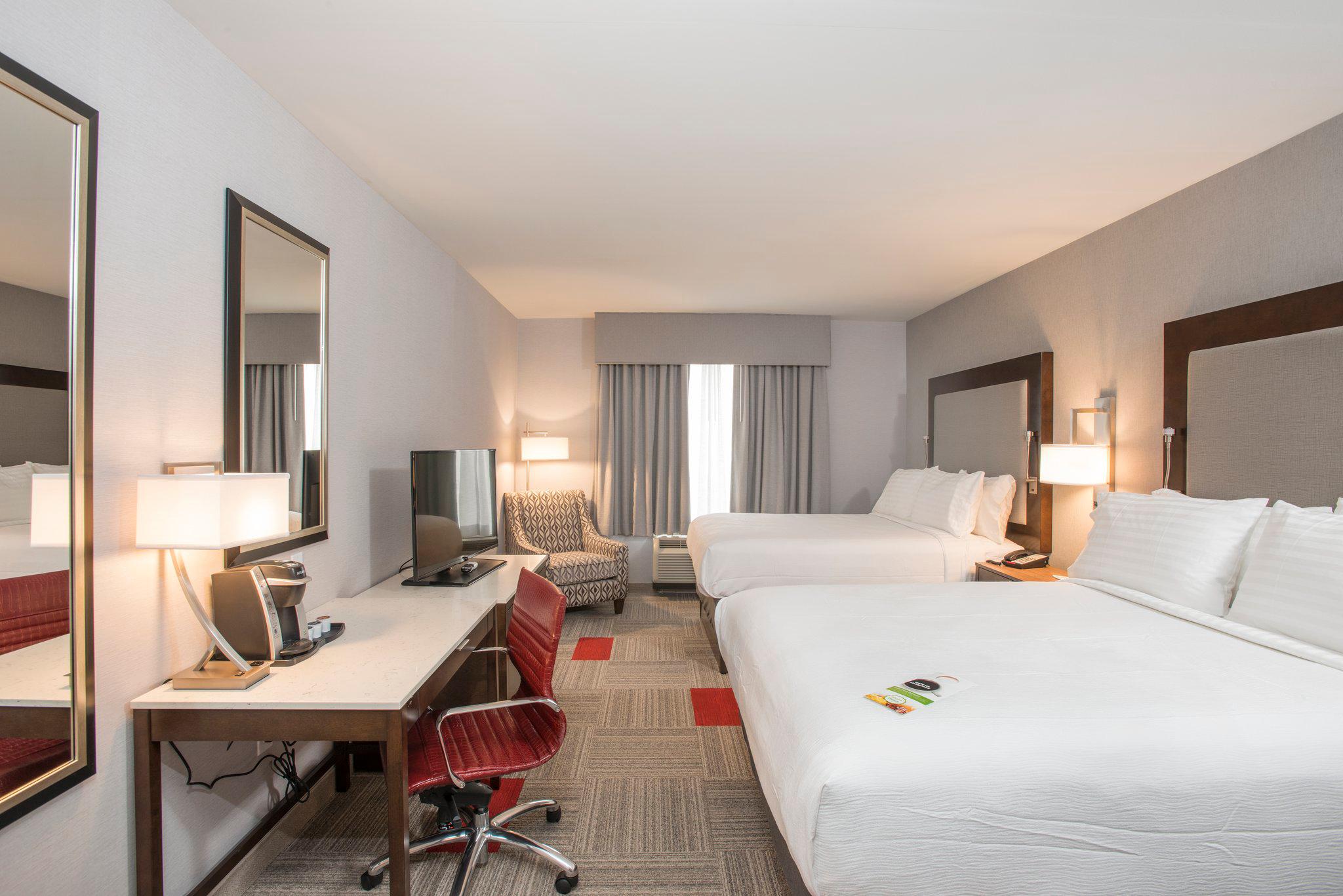 Holiday Inn & Suites Cincinnati Downtown Photo