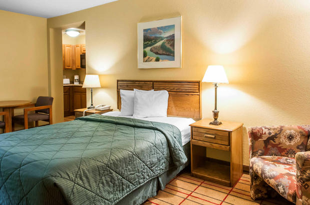 Images Rodeway Inn East