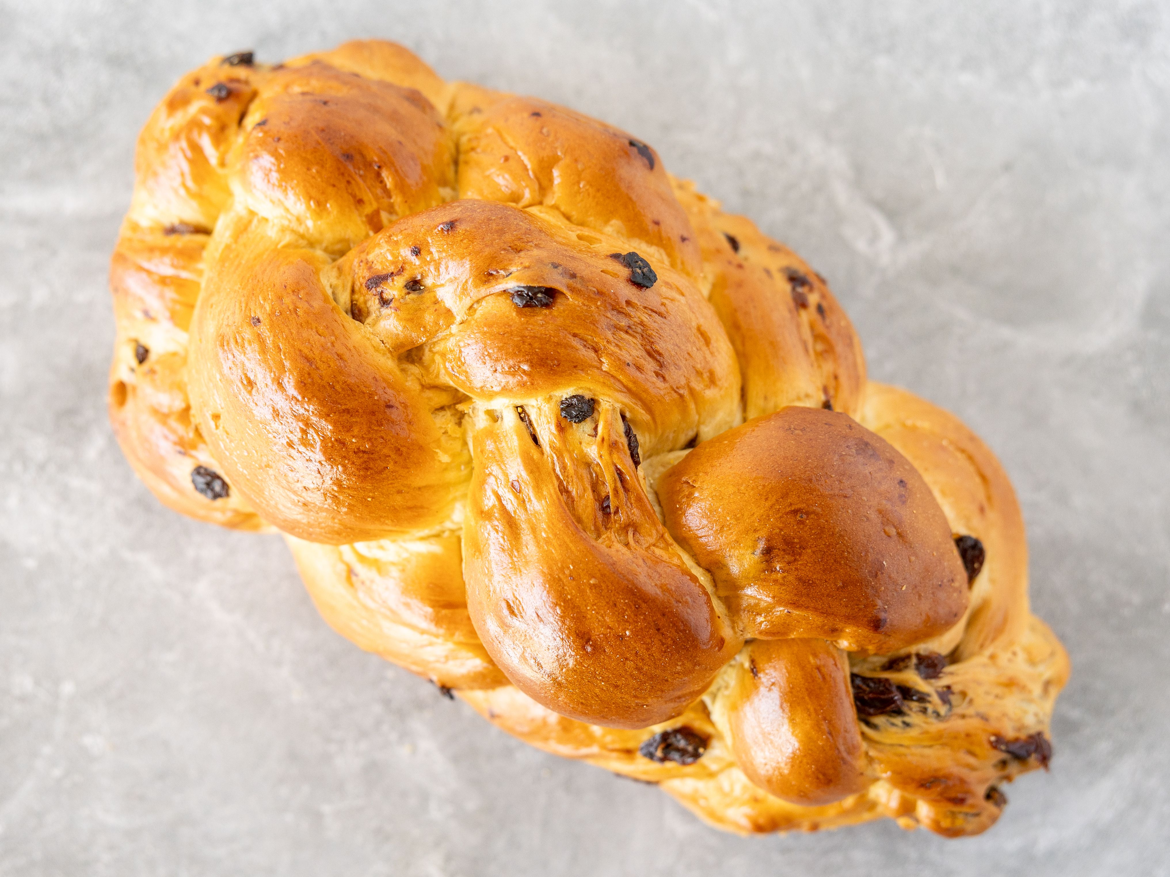 Large Egg Challah Raisin