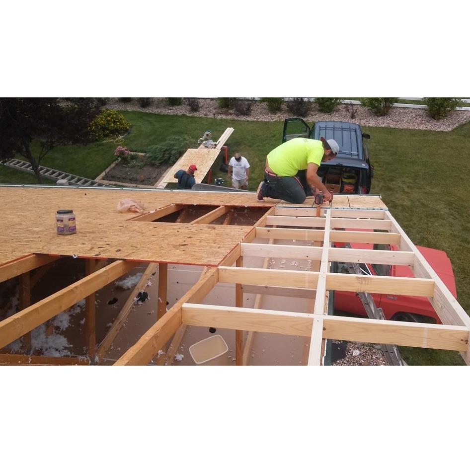 Flinder's Pole Building Logo