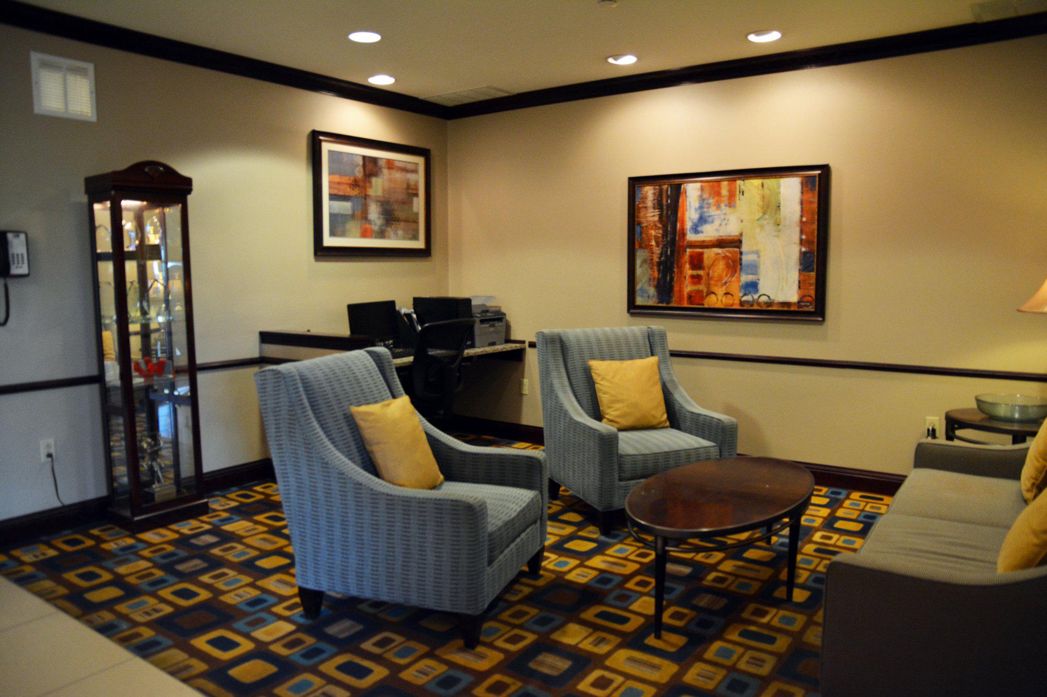 Holiday Inn Express & Suites Youngstown West - Austintown Photo