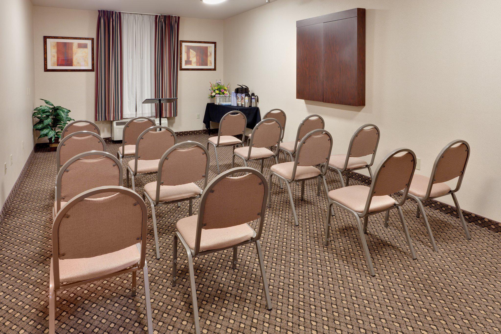 Holiday Inn Express & Suites Chambersburg Photo