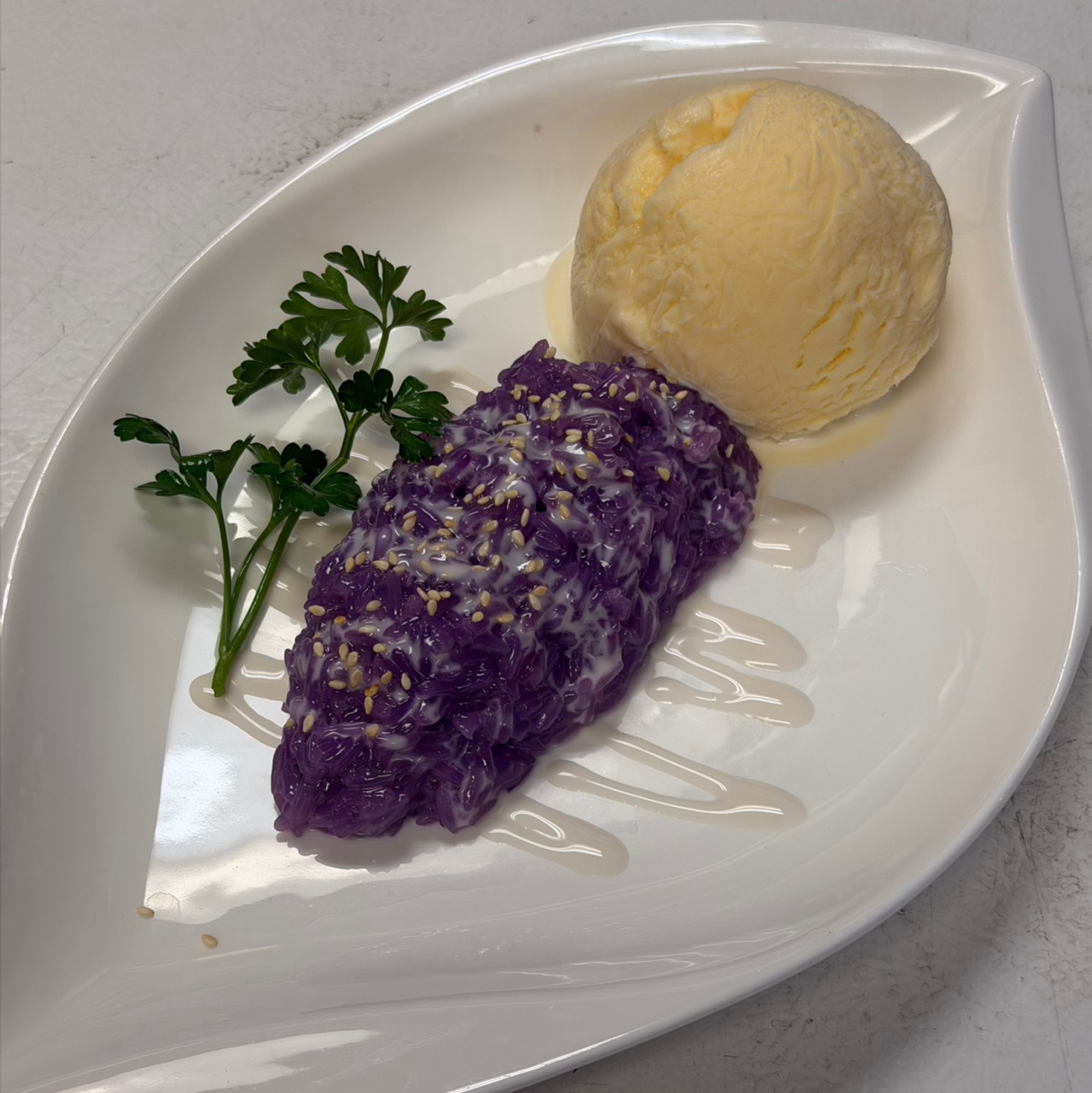 Sweet Sticky Rice with Ice Cream