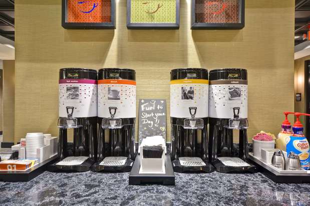 Images Hampton Inn & Suites Detroit/Warren