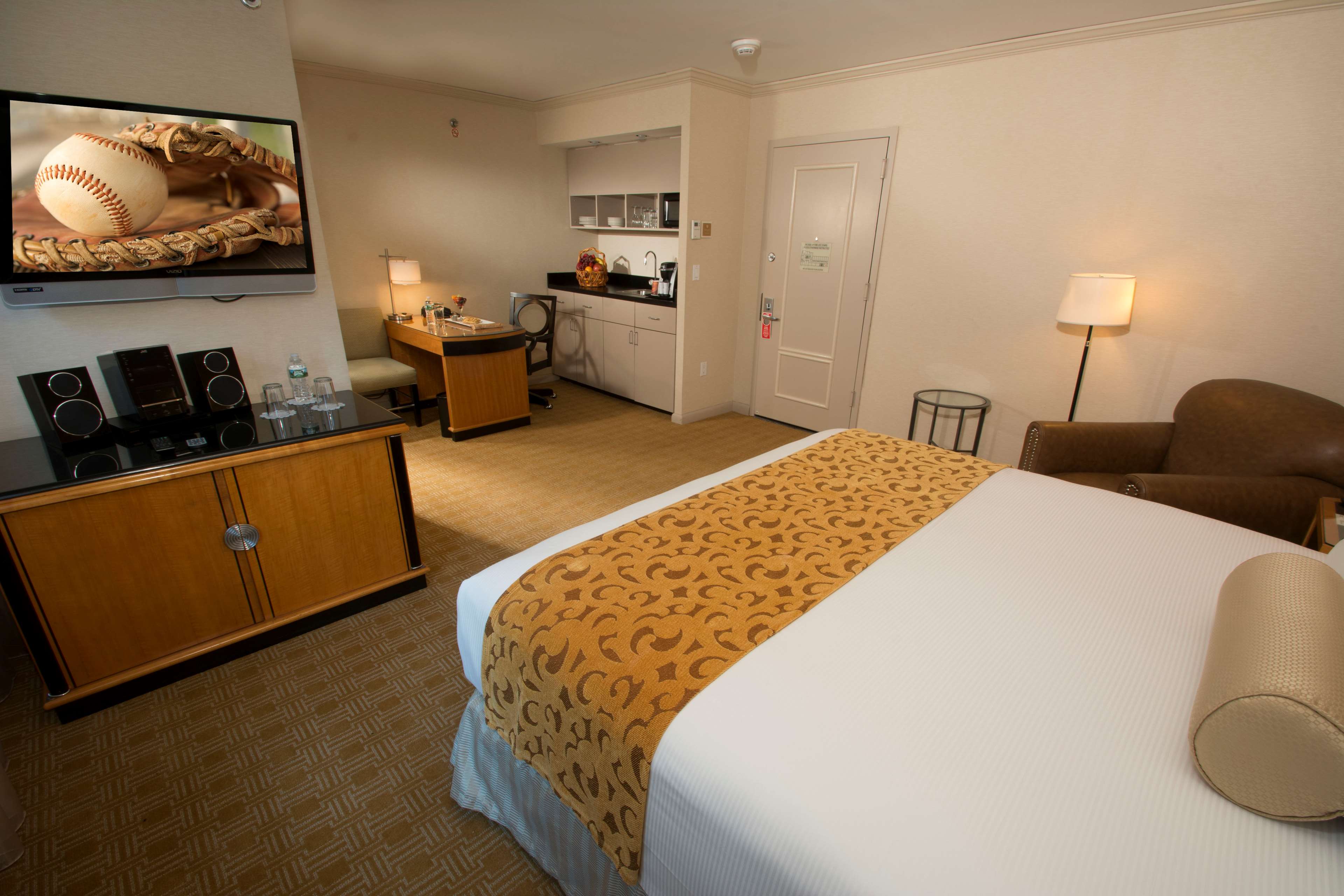 Inn at Great Neck, BW Premier Collection Photo