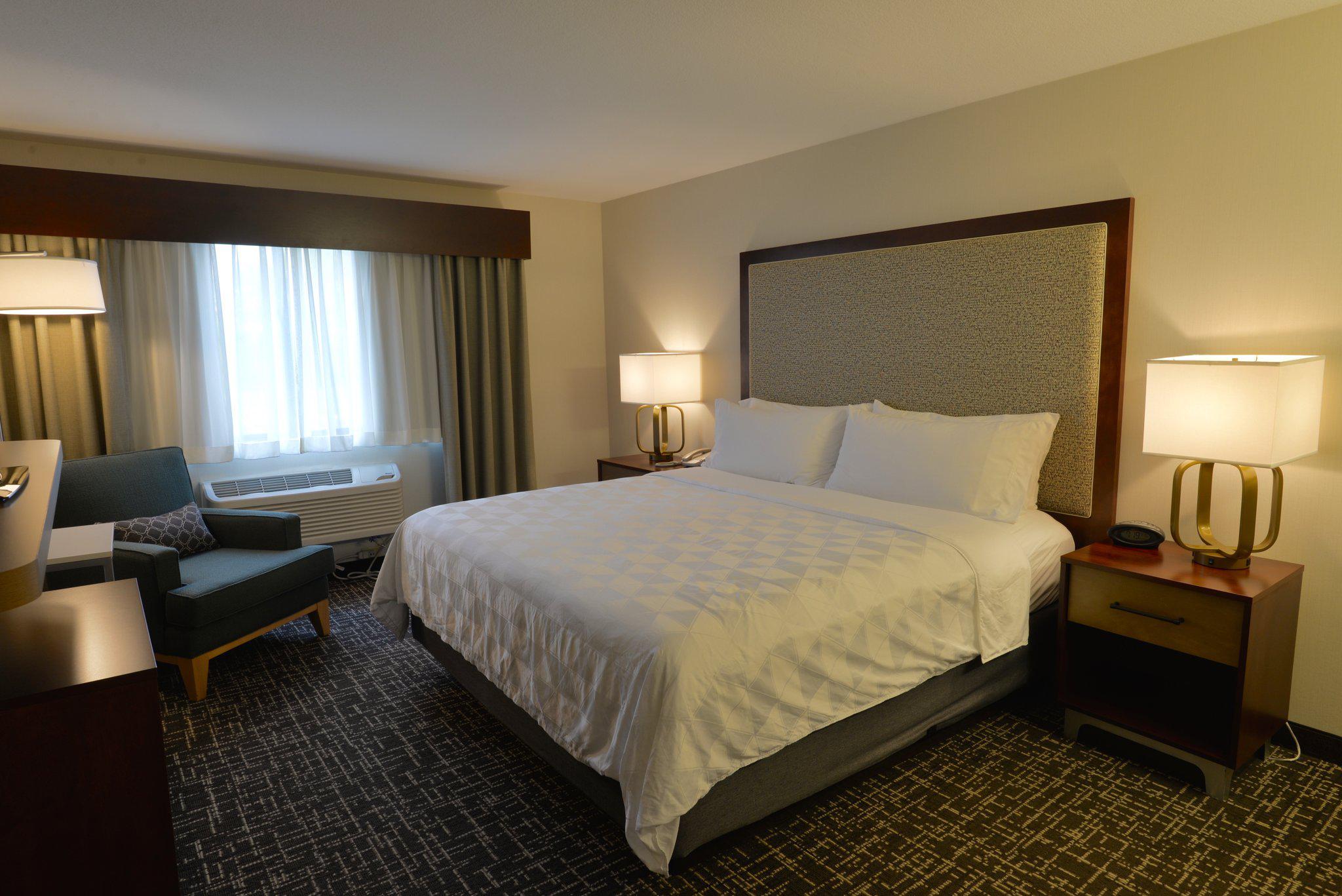 Holiday Inn & Suites Minneapolis - Lakeville Photo