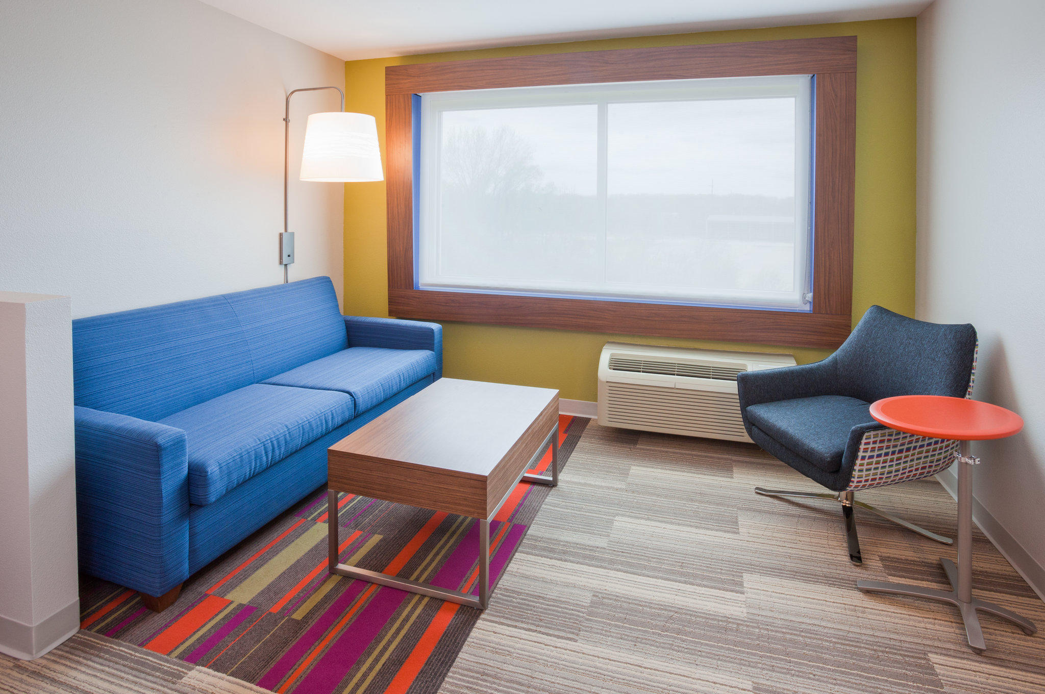 Holiday Inn Express & Suites Des Moines Downtown Photo