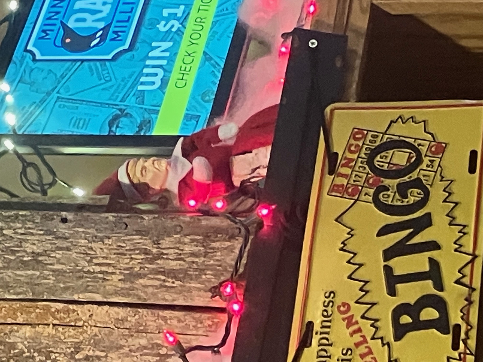 Brewsters Bar & Grill Image