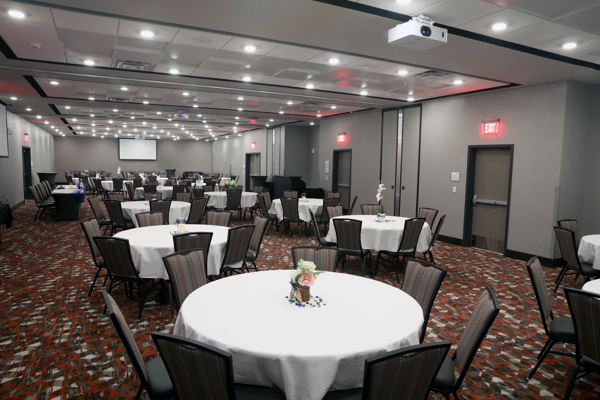 Holiday Inn & Suites Sioux Falls - Airport Photo