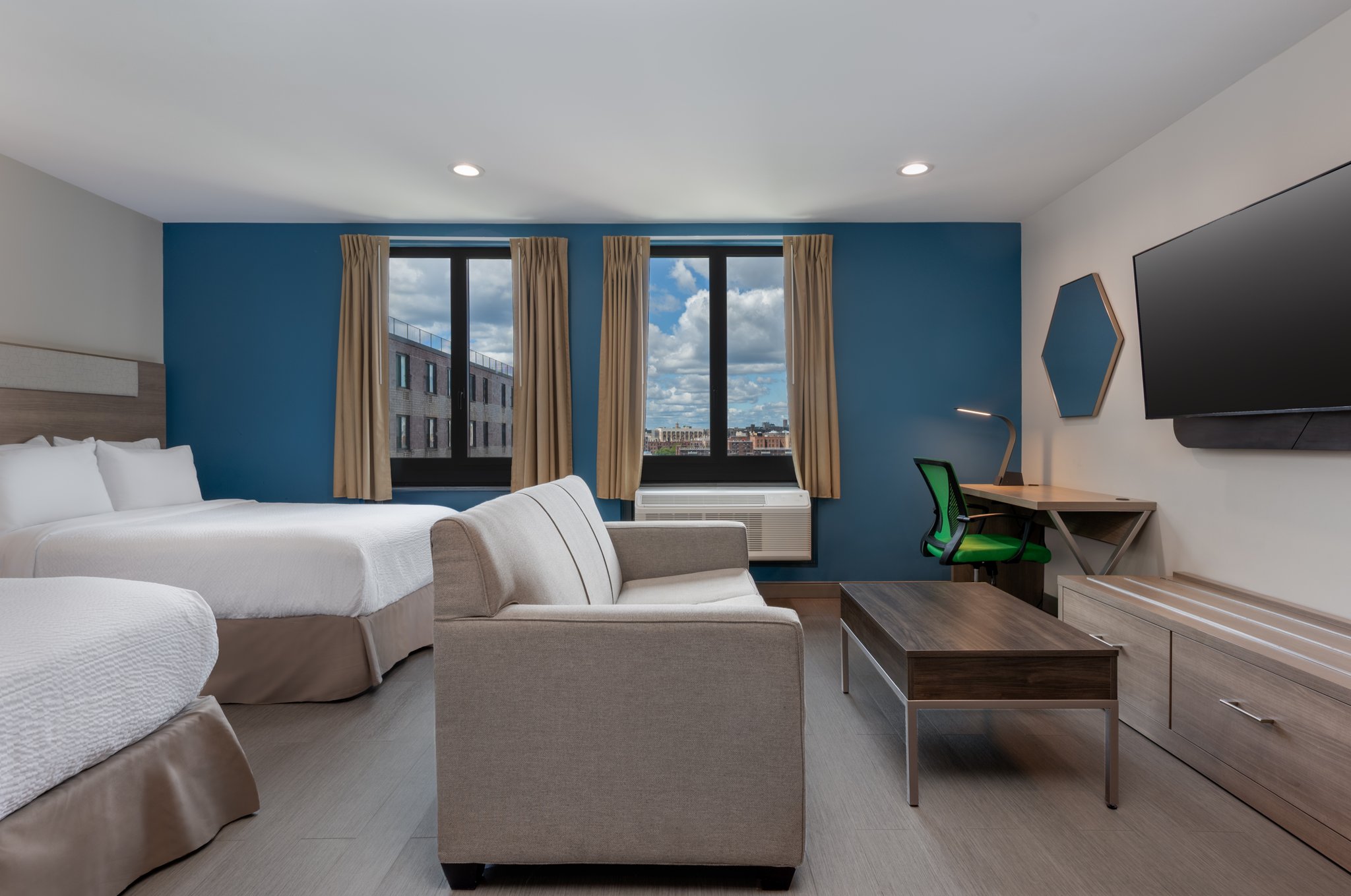 Holiday Inn Express & Suites Bronx - Zoo Area by IHG Image