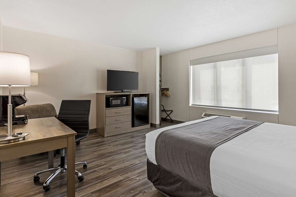 Best Western Plus Waterloo & Cedar Falls Image