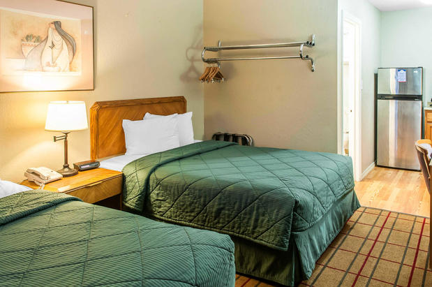 Images Rodeway Inn East