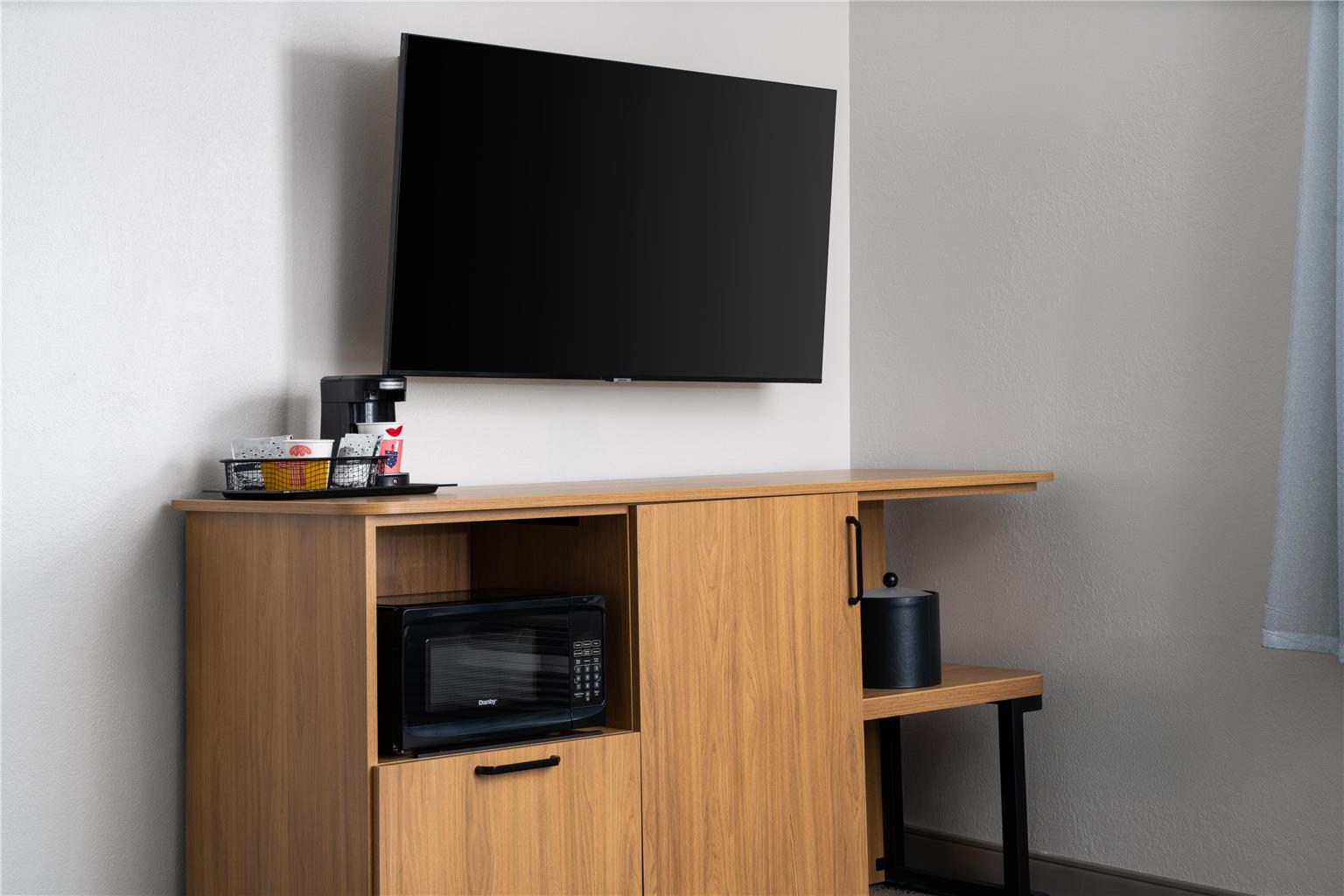 Hampton Inn Neptune/Wall Image