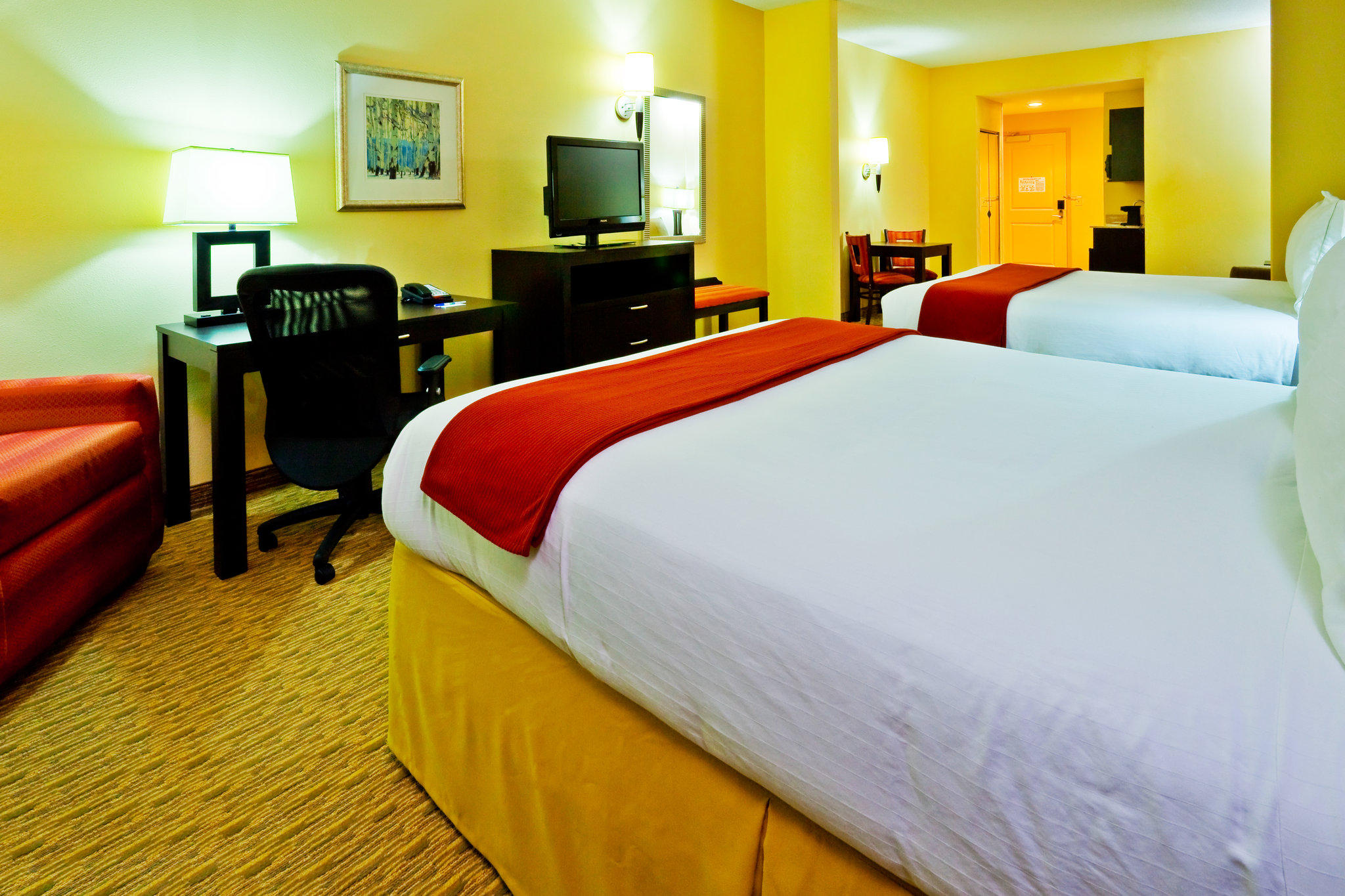 Holiday Inn Express & Suites Nashville-Opryland Photo