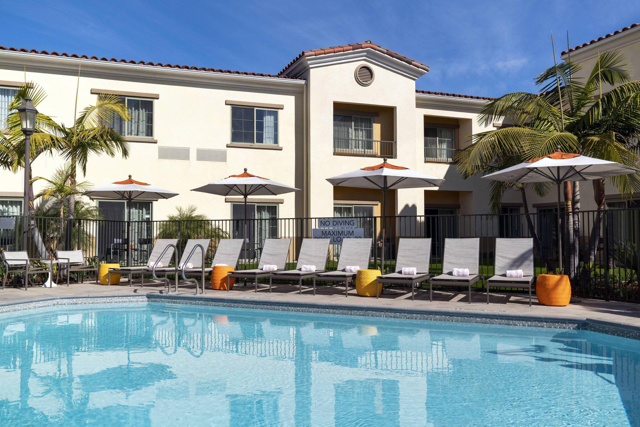 Courtyard by Marriott Santa Barbara Goleta Photo