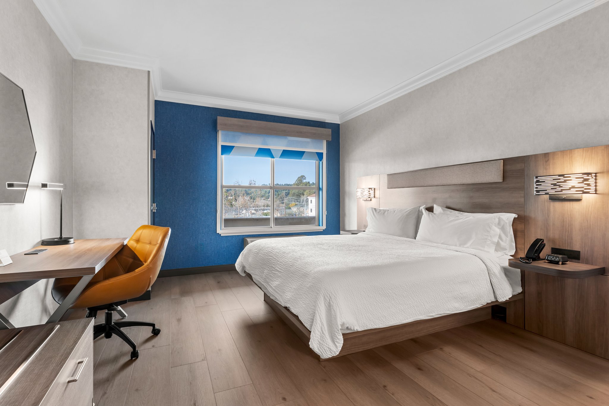 Holiday Inn Express & Suites Santa Cruz by IHG Image