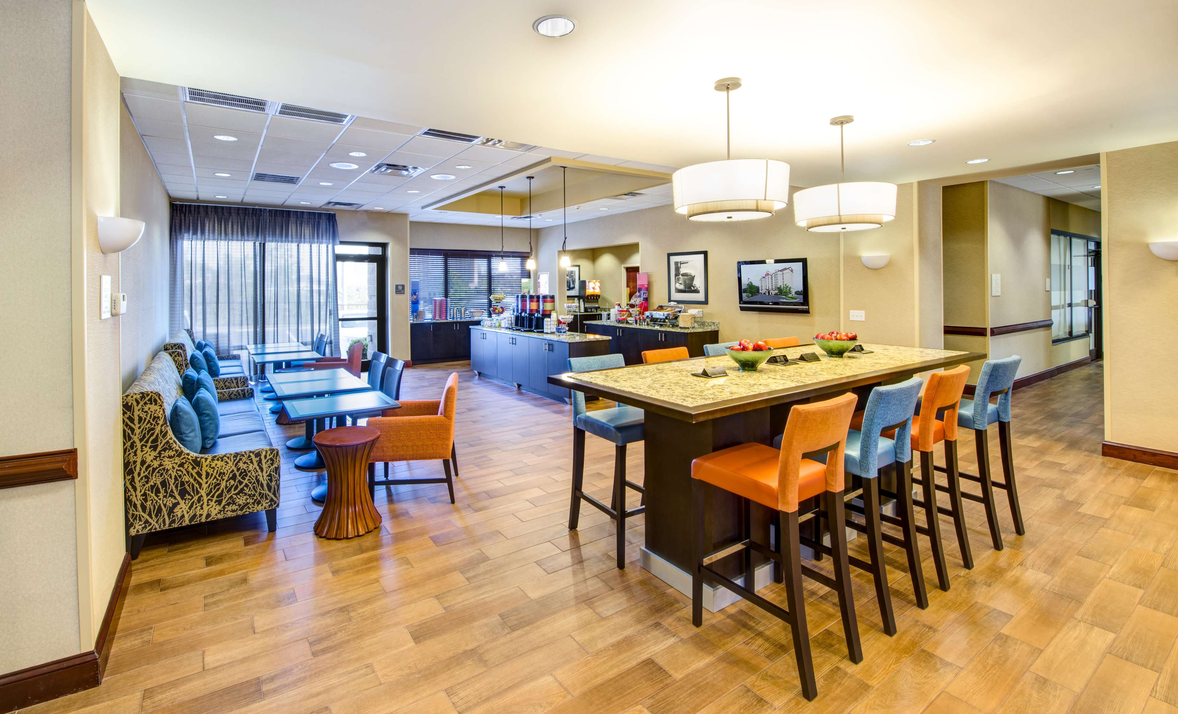 Hampton Inn & Suites Atlanta-Galleria Photo