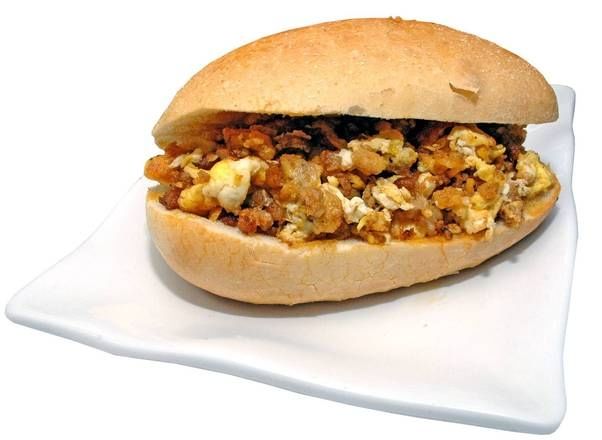 Pan Con Salchicha Y Huevo