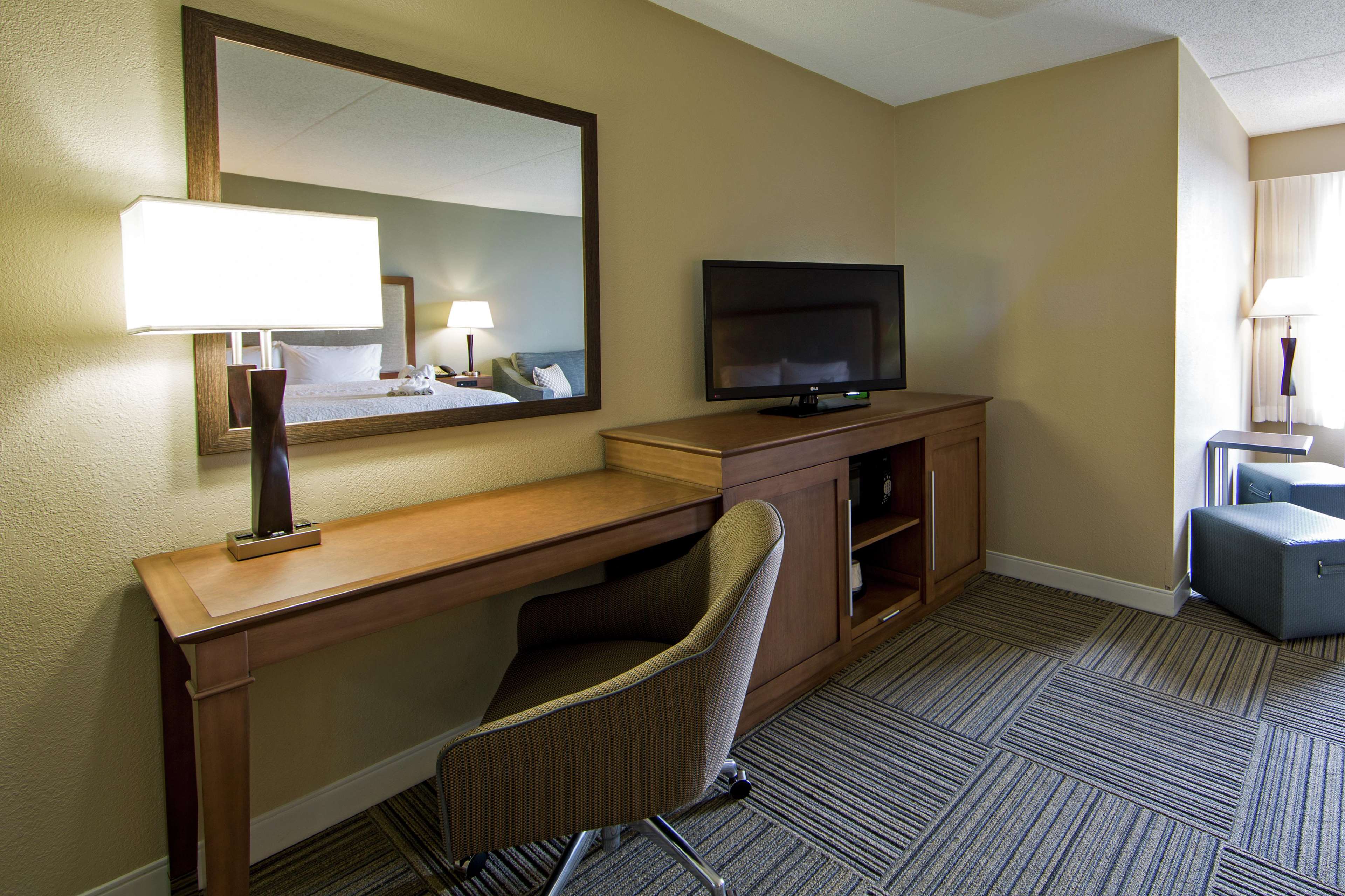 Hampton Inn Philadelphia-International Airport Photo