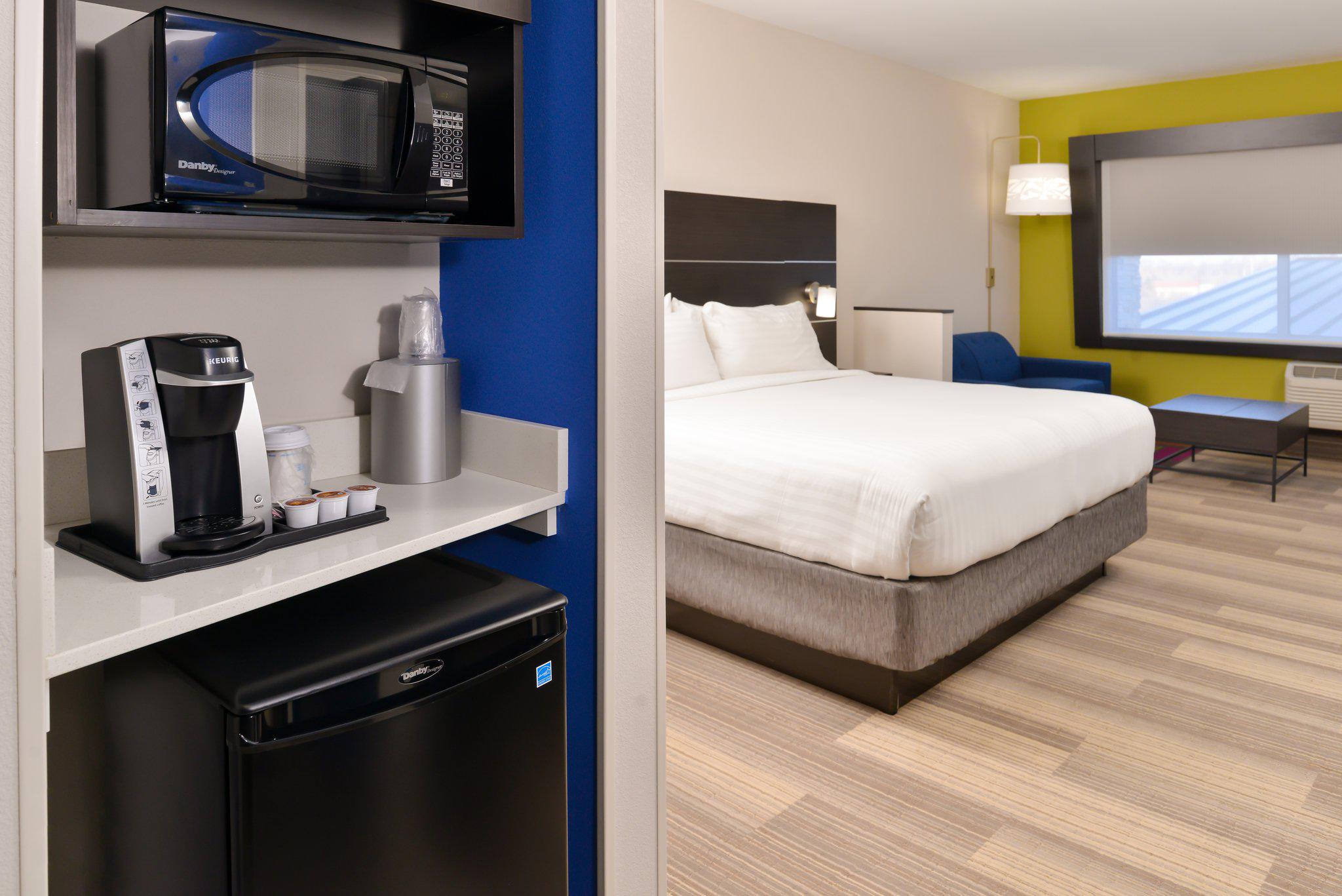 Holiday Inn Express & Suites Lee's Summit - Kansas City Photo