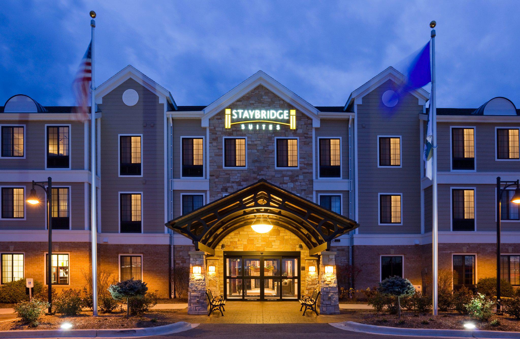 Staybridge Suites Milwaukee West-Oconomowoc Photo