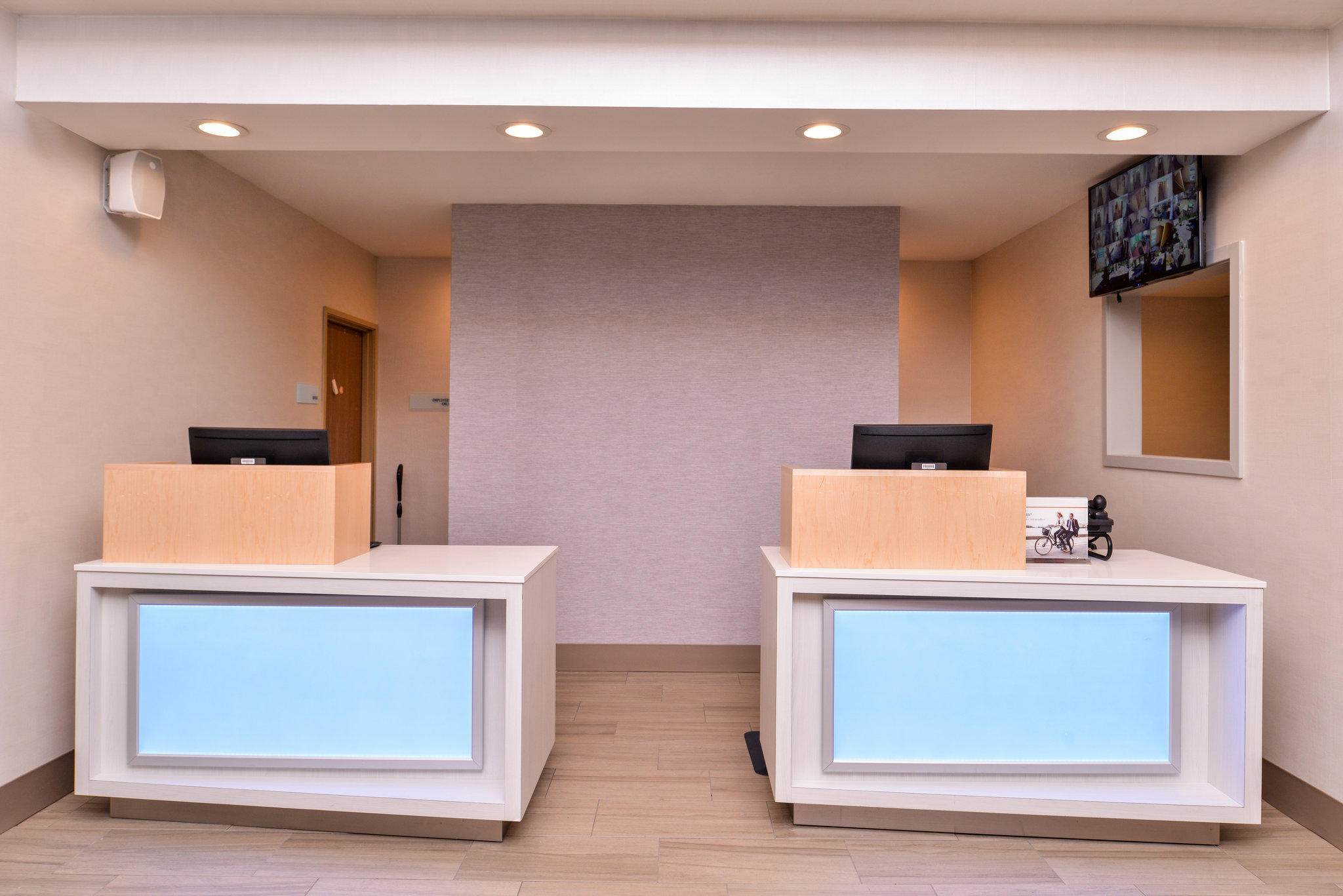 Holiday Inn Express & Suites Lacey - Olympia Photo