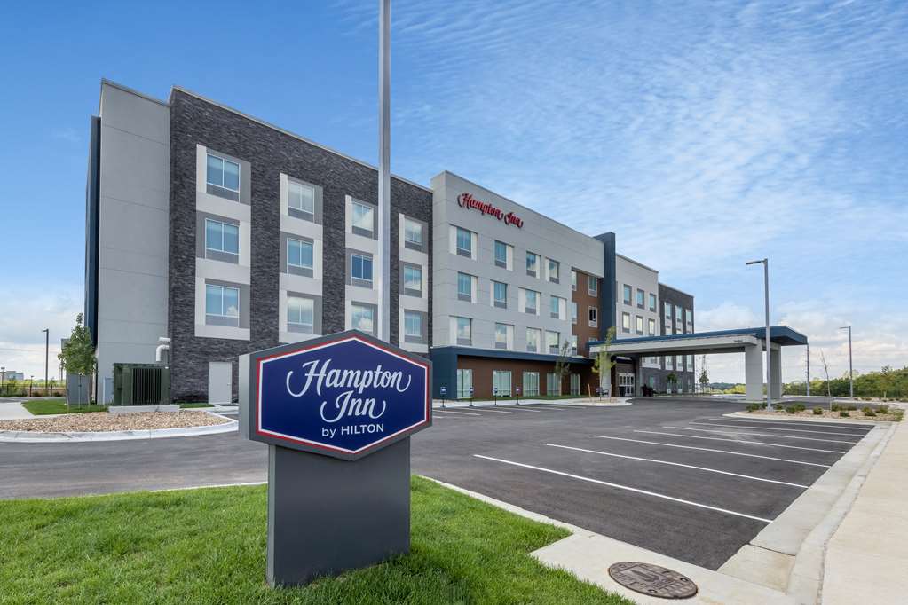 Hampton Inn Kansas City Southeast Image