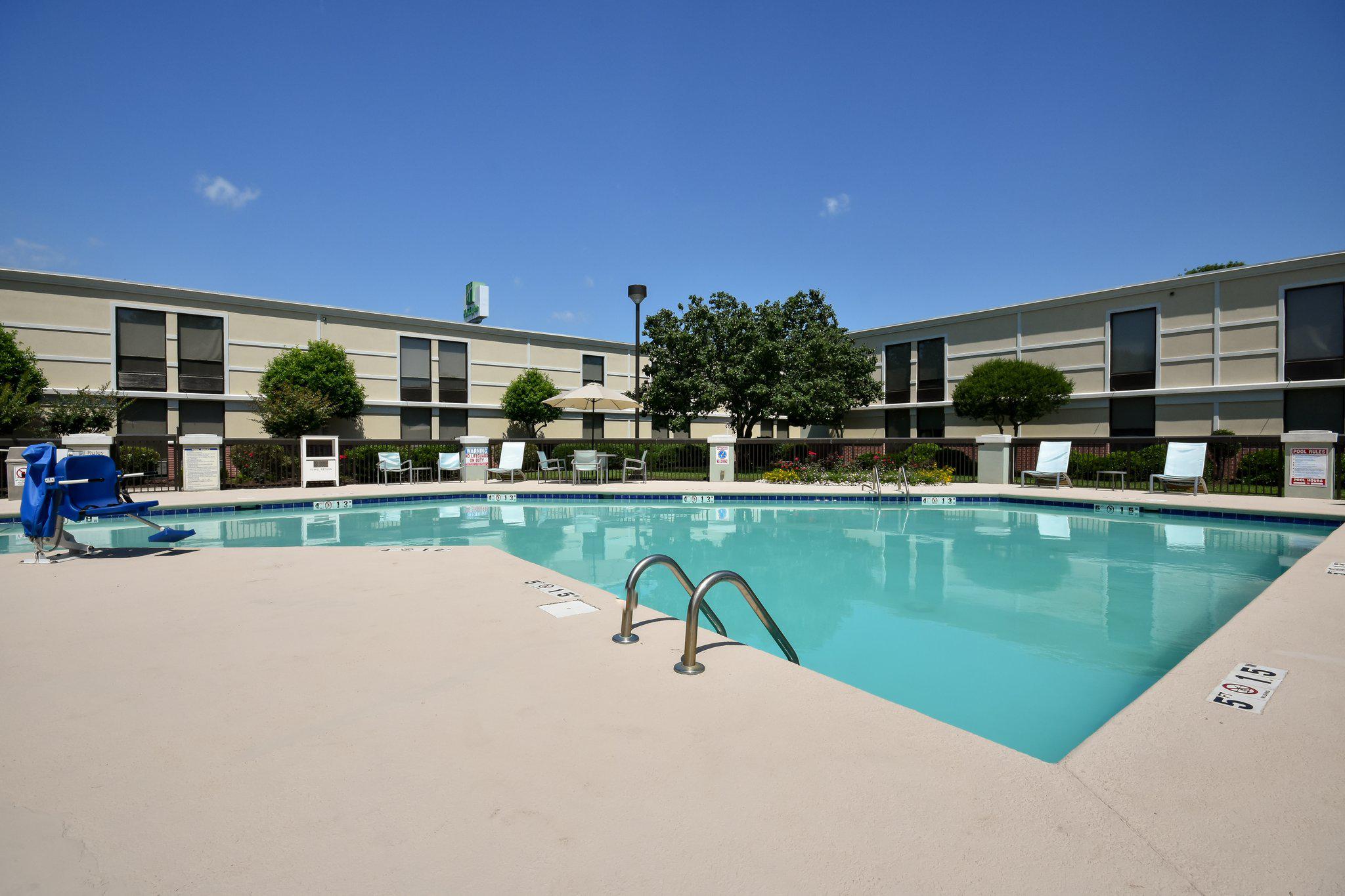 Holiday Inn Lumberton North - I-95 Photo