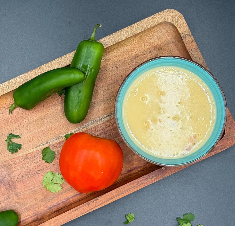 !Small Chile Con Queso