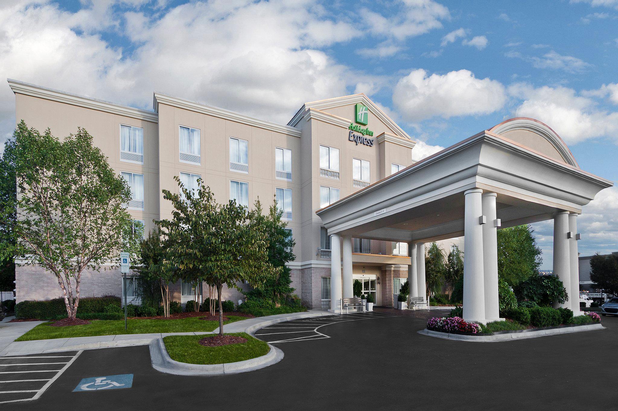 Holiday Inn Express & Suites Concord Photo