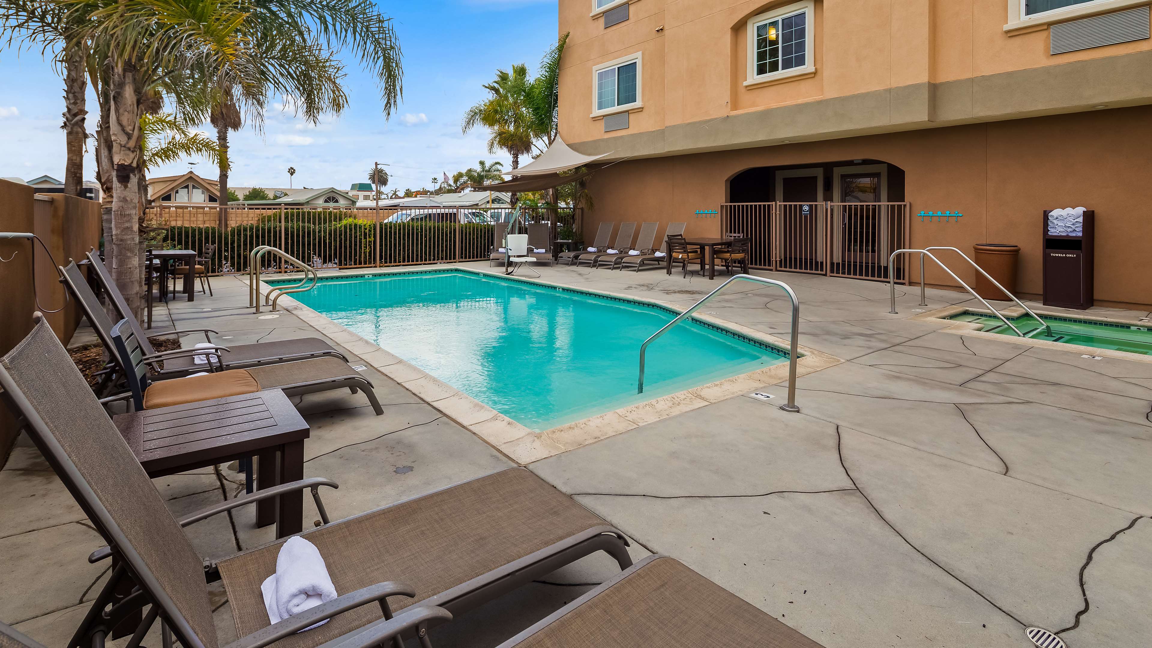 Best Western Plus Oceanside Palms Photo