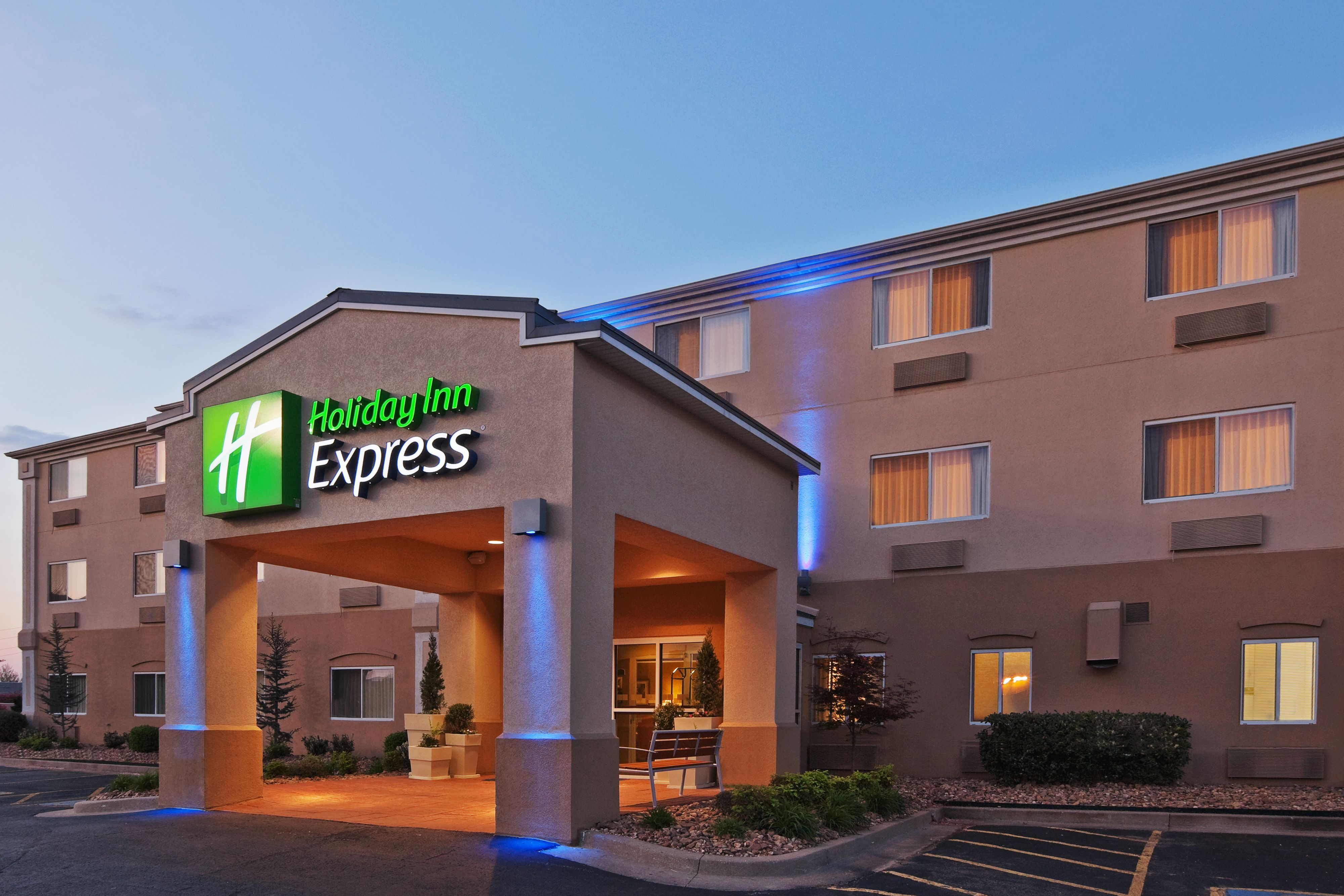 Holiday Inn Express & Suites Tulsa-Catoosa East I-44 ...